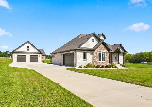 2nd image of 114 Hurst Dr, Leoma, TN 38468 | MLS# 3510896