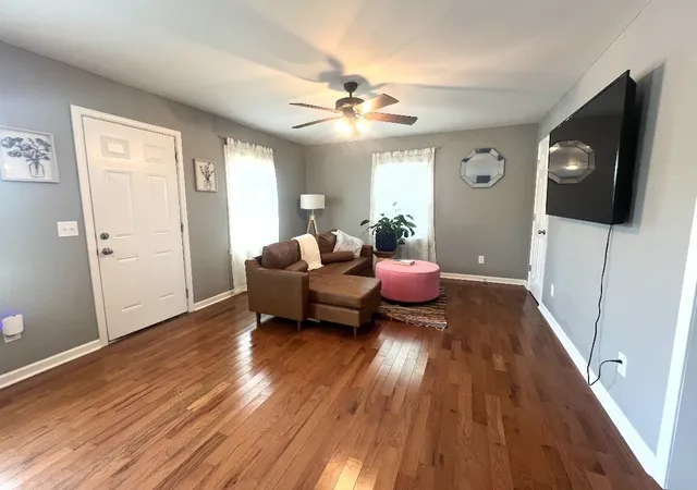 Photo 1 of Single family home for sale at 174 E Schell St, Gallatin, TN 37066 | MLS# 3510932 | Listing updated on 2026-09-17