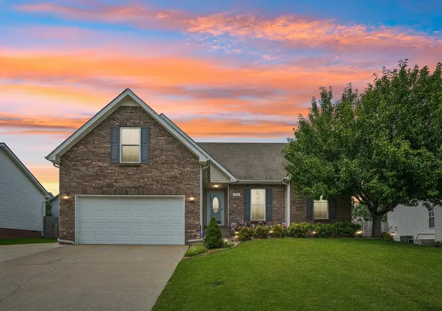 Photo 3 of Single family home for sale at 1216 Channelview Dr, Clarksville, TN 37040 | MLS# 3512707 | Listing updated on 2026-10-04