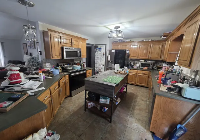 Photo 2 of Single family home for sale at 825 Leigh Ann Dr, Clarksville, TN 37042 | MLS# 3510897 | Listing updated on 2026-10-16
