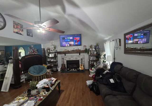 Photo 4 of Single family home for sale at 825 Leigh Ann Dr, Clarksville, TN 37042 | MLS# 3510897 | Listing updated on 2026-10-16