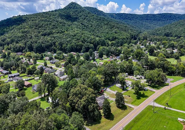 Photo 2 of Single family home for sale at 673 Highway 150, Jasper, TN 37347 | MLS# 3595895 | Listing updated on 2026-09-24
