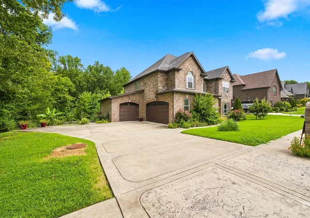 Photo 2 of Single family home for sale at 2551 Everwood Ct, Clarksville, TN 37043 | MLS# 3512984 | Listing updated on 2026-09-26