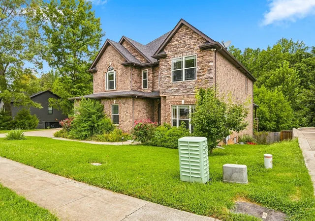 Photo 3 of Single family home for sale at 2551 Everwood Ct, Clarksville, TN 37043 | MLS# 3512984 | Listing updated on 2026-09-26