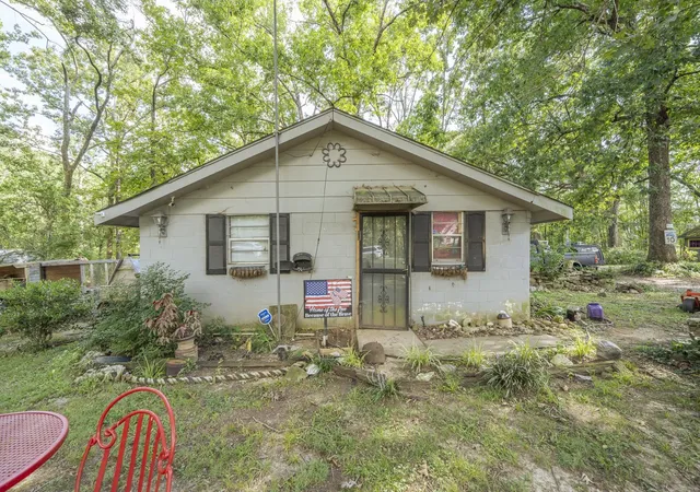 Photo 2 of Single family home for sale at 130 Neill Cemetery Dr, Savannah, TN 38372 | MLS# 3511000 | Listing updated on 2026-10-06