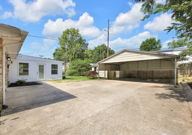 2nd image of 852 Glendale Dr, Clarksville, TN 37043 | MLS# 3511010