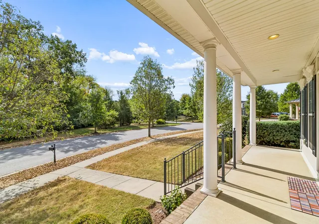 Photo 2 of Single family home for sale at 1010 Shallow Strm Ln, Franklin, TN 37064 | MLS# 3603665 | Listing updated on 2026-10-06