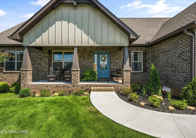 Photo 3 of Single family home for sale at 1619 Cascading Fls Ln, Sevierville, TN 37876 | MLS# 3511014 | Listing updated on 2026-10-09