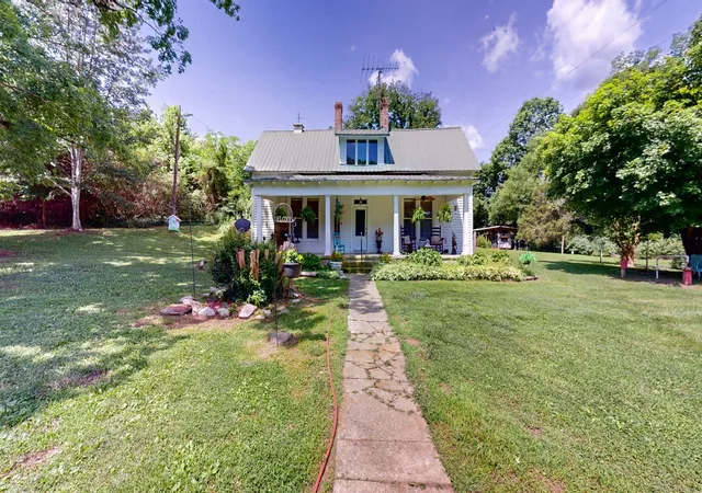 Photo 3 of Single family home for sale at 315 Old Lincoln Rd, Fayetteville, TN 37334 | MLS# 3511059 | Listing updated on 2026-08-20