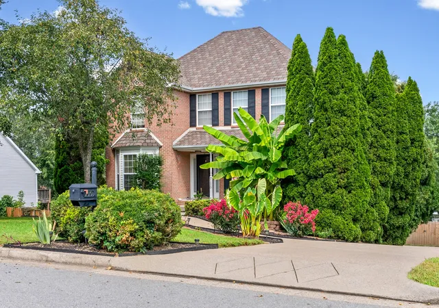 Photo 2 of Single family home for sale at 715 Meadowgate Ln, Clarksville, TN 37040 | MLS# 3622830 | Listing updated on 2026-10-27