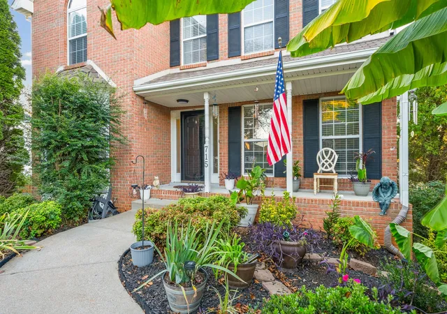 Photo 3 of Single family home for sale at 715 Meadowgate Ln, Clarksville, TN 37040 | MLS# 3622830 | Listing updated on 2026-10-27