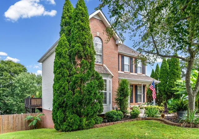 Photo 4 of Single family home for sale at 715 Meadowgate Ln, Clarksville, TN 37040 | MLS# 3622830 | Listing updated on 2026-10-27