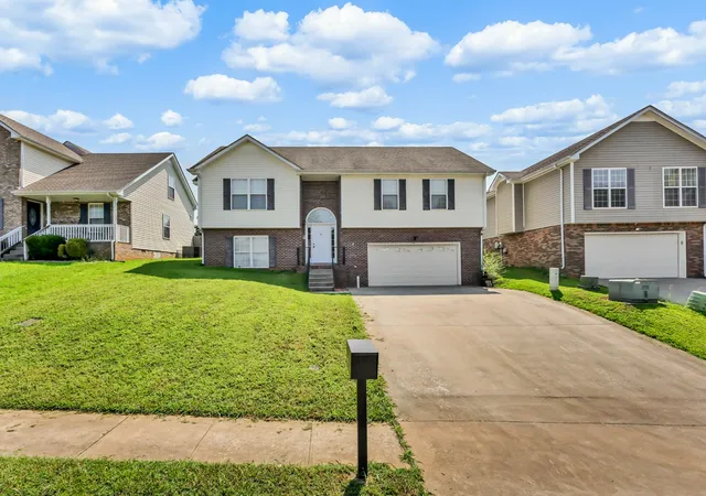 Photo 2 of Single family home for sale at 2657 Arthurs Ct, Clarksville, TN 37040 | MLS# 3513145 | Listing updated on 2026-08-15