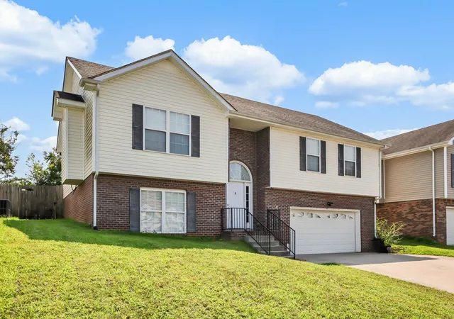 Photo 3 of Single family home for sale at 2657 Arthurs Ct, Clarksville, TN 37040 | MLS# 3513145 | Listing updated on 2026-08-15