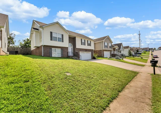 Photo 3 of Single family home for sale at 2657 Arthurs Ct, Clarksville, TN 37040 | MLS# 3513145 | Listing updated on 2026-08-15