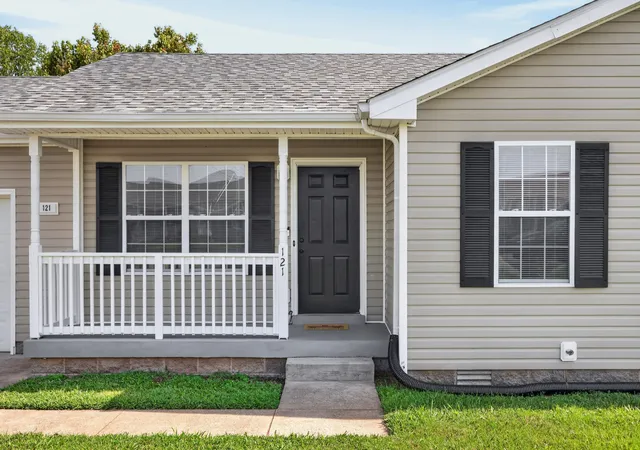 Photo 3 of Single family home for sale at 121 Gleaves Ln, Oak Grove, KY 42262 | MLS# 3512904 | Listing updated on 2026-08-29