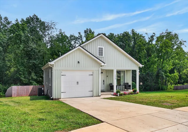 Photo 2 of Single family home for sale at 1468 Isaiah Dr, Clarksville, TN 37042 | MLS# 3513272 | Listing updated on 2026-10-23