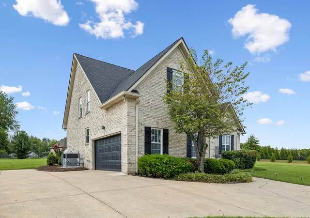 Photo 3 of Single family home for sale at 1014 Cabriolet Ct, Gallatin, TN 37066 | MLS# 3520255 | Listing updated on 2026-10-17