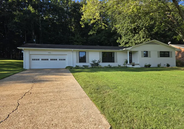 Photo 2 of Single family home for sale at 1923 White Oak Dr, Paris, TN 38242 | MLS# 3511207 | Listing updated on 2026-08-31