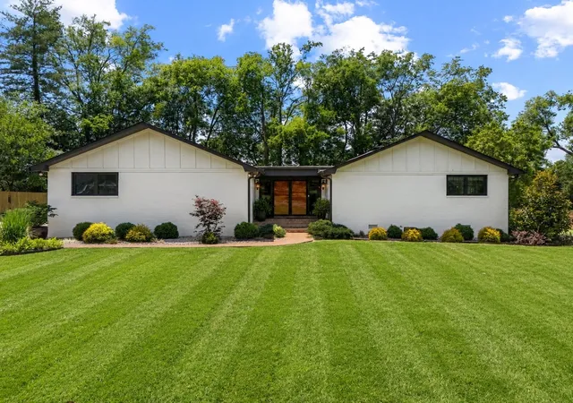 Photo 3 of Single family home for sale at 908 Lakeshore Dr, Gallatin, TN 37066 | MLS# 3511188 | Listing updated on 2026-09-08