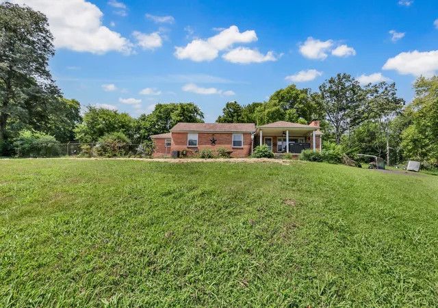Photo 3 of Single family home for sale at 1436 River Rd, Clarksville, TN 37040 | MLS# 3523774 | Listing updated on 2026-09-14