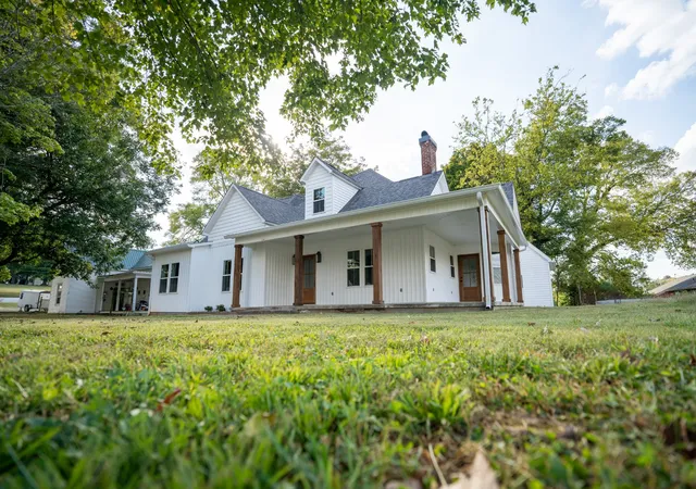 Photo 1 of Single family home for sale at 221 S Military Ave, Lawrenceburg, TN 38464 | MLS# 3618902 | Listing updated on 2026-10-10