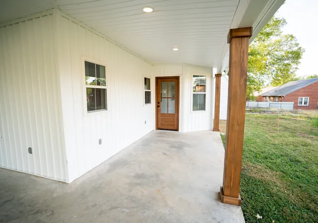 Photo 3 of Single family home for sale at 221 S Military Ave, Lawrenceburg, TN 38464 | MLS# 3618902 | Listing updated on 2026-10-10