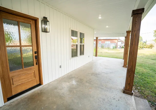 Photo 4 of Single family home for sale at 221 S Military Ave, Lawrenceburg, TN 38464 | MLS# 3618902 | Listing updated on 2026-10-10