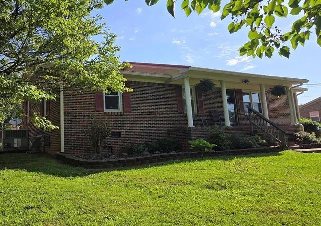 1st image of 301 Mcquade Cir, Mc Minnville, TN 37110 | MLS# 3511232