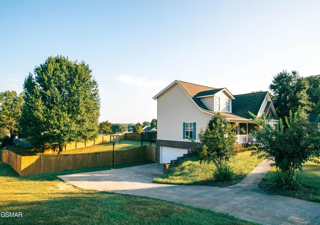 Photo 3 of Single family home for sale at 1468 Dewberry Ln, Sevierville, TN 37862 | MLS# 3511233 | Listing updated on 2026-09-25