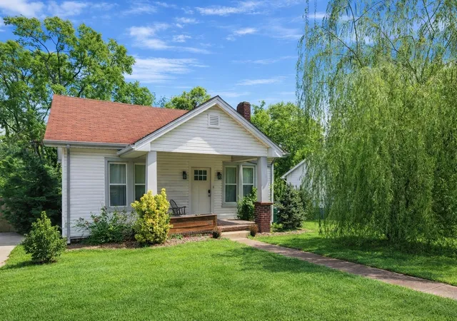 Photo 1 of Single family home for sale at 811 N 6th St, Nashville, TN 37207 | MLS# 3527167 | Listing updated on 2026-08-27