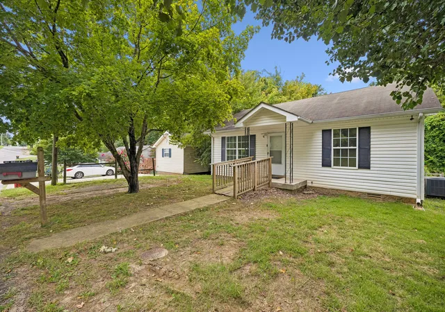 Photo 3 of Single family home for sale at 403 Martin St, Clarksville, TN 37040 | MLS# 3520870 | Listing updated on 2026-09-03