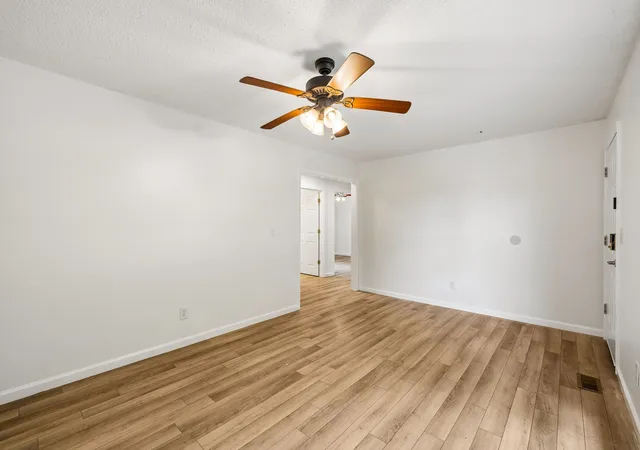 Photo 4 of Single family home for sale at 403 Martin St, Clarksville, TN 37040 | MLS# 3520870 | Listing updated on 2026-10-23
