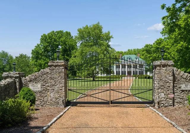 Photo 3 of Single family home for sale at 1370 Moran Rd, Franklin, TN 37069 | MLS# 3512384 | Listing updated on 2026-09-22