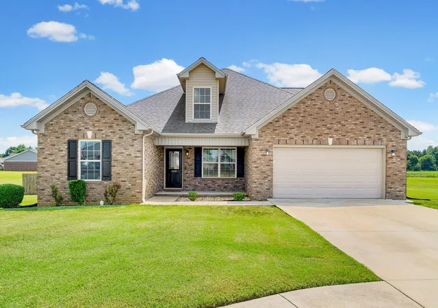 Photo 3 of Sale Pending at 609 Summerset Pl, Hopkinsville, KY 42240 | MLS# 3512408 | Listing updated on 2026-09-23
