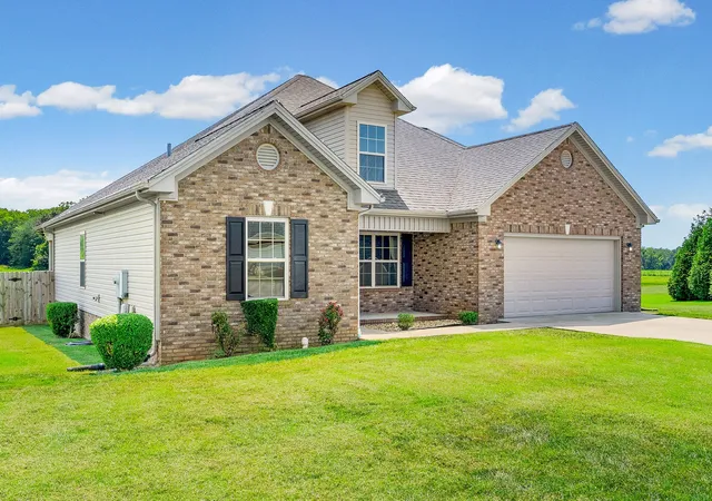 Photo 3 of Sale Pending at 609 Summerset Pl, Hopkinsville, KY 42240 | MLS# 3512408 | Listing updated on 2026-09-23
