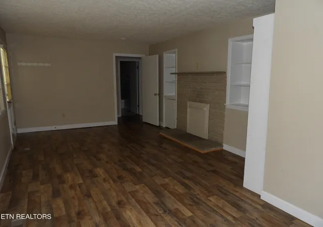 Photo 3 of Single family home for sale at 525 Woodlawn Rd, Crossville, TN 38555 | MLS# 3512396 | Listing updated on 2026-10-05
