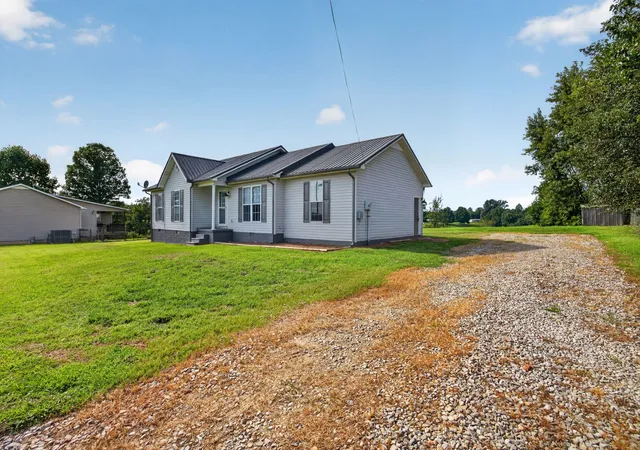 2nd image of 397 Charlie Hickey Rd, Sparta, TN 38583 | MLS# 3520435