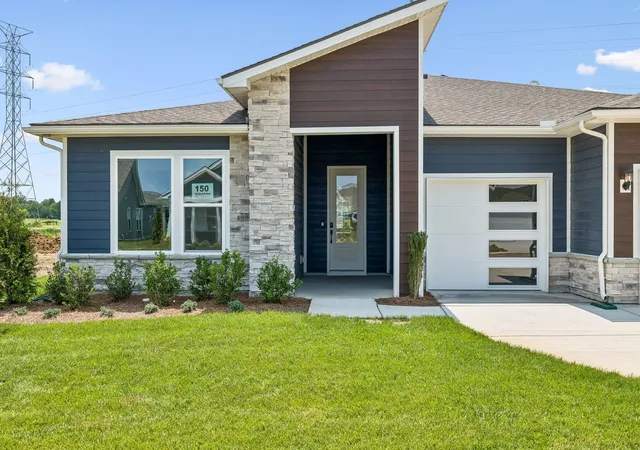 Photo 2 of Sale Pending at 900 Bur Oak Rd, Lebanon, TN 37090 | MLS# 3512445 | Listing updated on 2026-09-03
