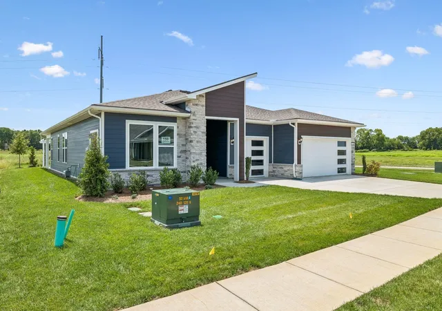 Photo 3 of Sale Pending at 900 Bur Oak Rd, Lebanon, TN 37090 | MLS# 3512445 | Listing updated on 2026-09-03