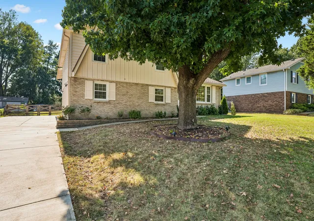 Photo 3 of Single family home for sale at 708 Countrywood Dr, Franklin, TN 37064 | MLS# 3547016 | Listing updated on 2026-10-23