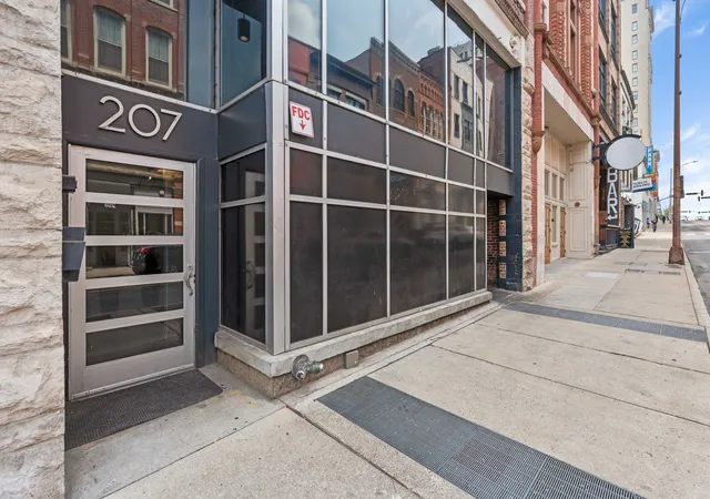 2nd image of 207 3Rd Ave N, Nashville, TN 37201