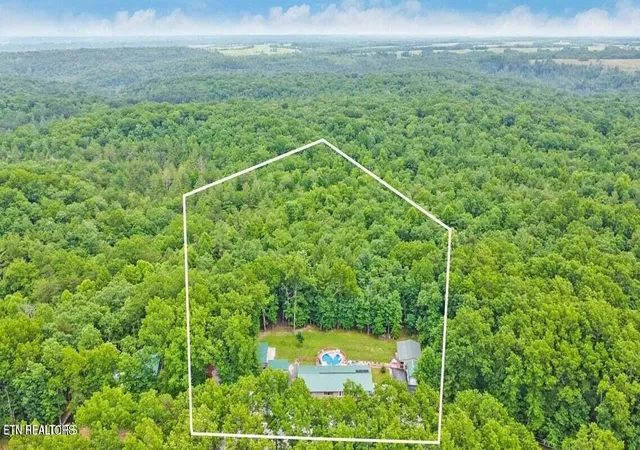 Photo 1 of Single family home for sale at 400 Georgee Rd, Jamestown, TN 38556 | MLS# 3512478 | Listing updated on 2026-09-28