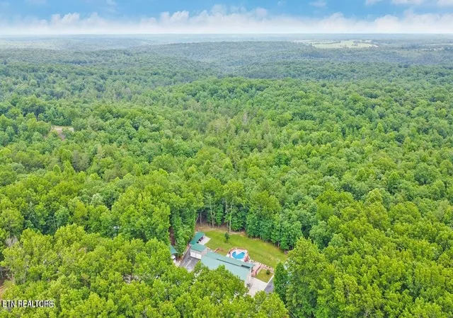 Photo 3 of Single family home for sale at 400 Georgee Rd, Jamestown, TN 38556 | MLS# 3512478 | Listing updated on 2026-09-28