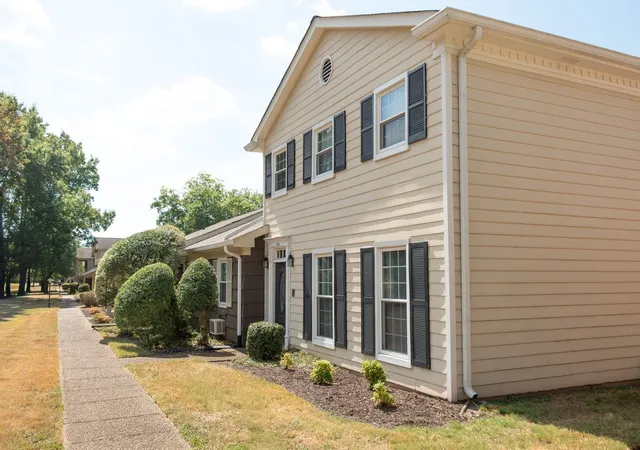 Photo 2 of Townhouse for sale at 128 Boxwood Dr, Franklin, TN 37069 | MLS# 3512525 | Listing updated on 2026-09-25