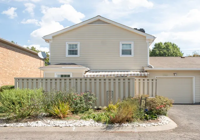Photo 3 of Townhouse for sale at 128 Boxwood Dr, Franklin, TN 37069 | MLS# 3512525 | Listing updated on 2026-09-25