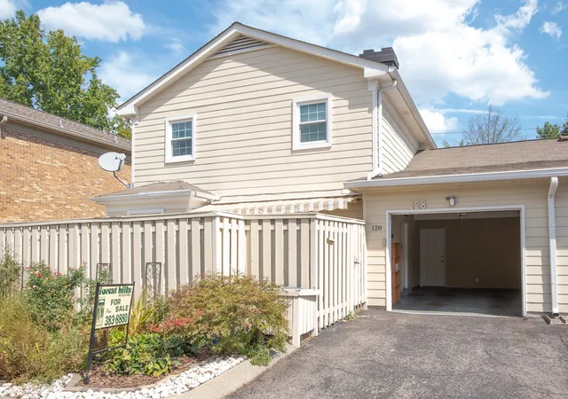 Photo 3 of Townhouse for sale at 128 Boxwood Dr, Franklin, TN 37069 | MLS# 3512525 | Listing updated on 2026-10-05