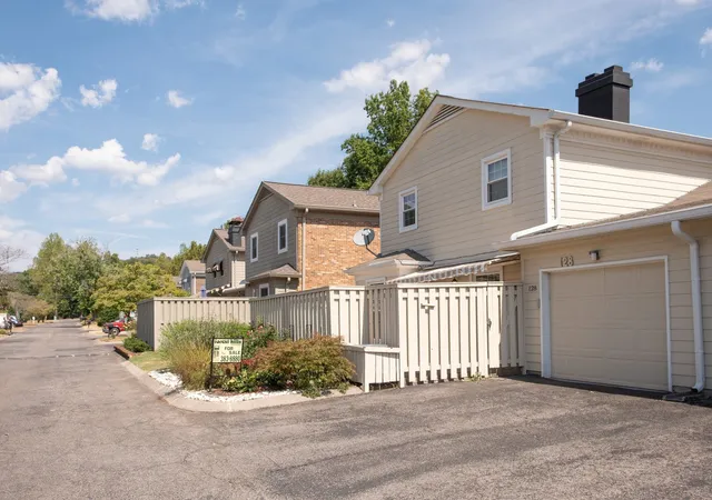 Photo 4 of Townhouse for sale at 128 Boxwood Dr, Franklin, TN 37069 | MLS# 3512525 | Listing updated on 2026-10-05