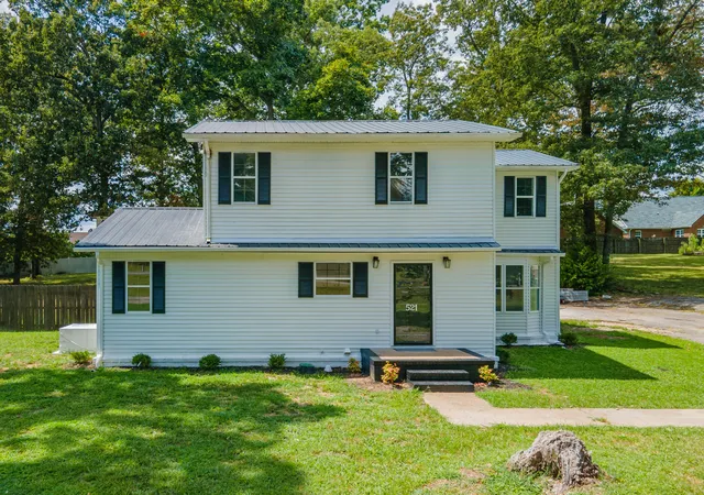1st image of 521 Parkway Rd, Tullahoma, TN 37388 | MLS# 3526417