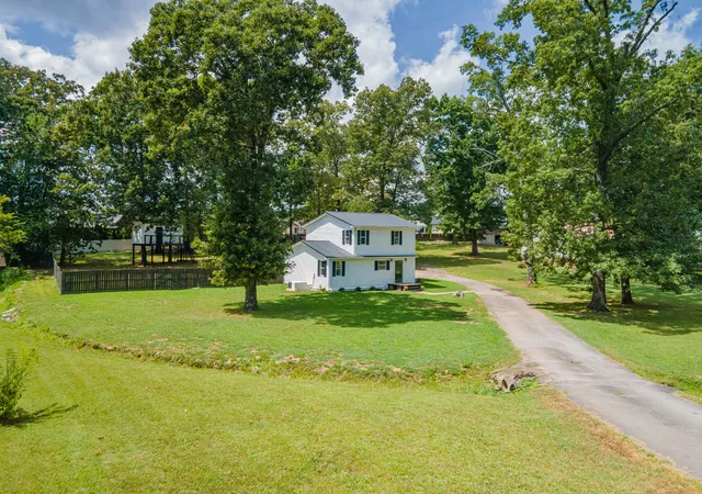 Photo 3 of Single family home for sale at 521 Parkway Rd, Tullahoma, TN 37388 | MLS# 3526417 | Listing updated on 2026-08-26